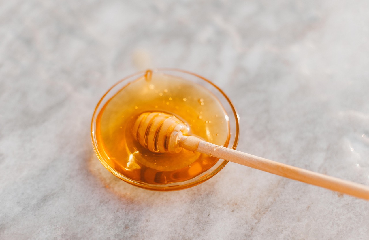 Organic, raw honey as a whole-food sweetener in Simple Valley paleo protein bars